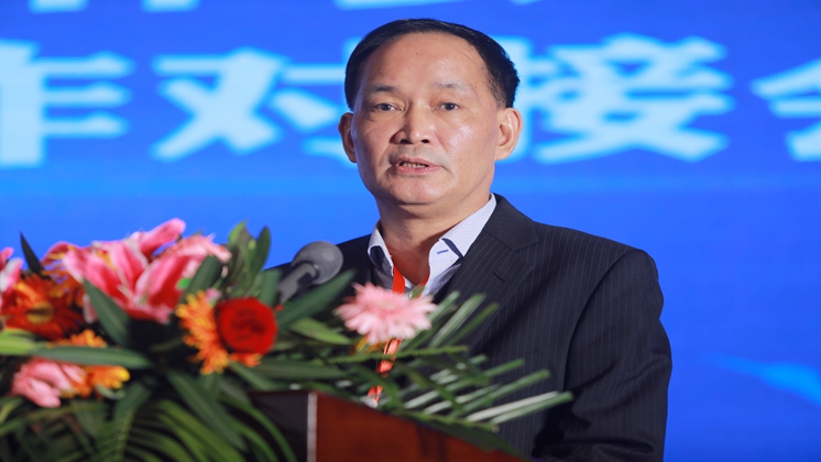 【開(kāi)放郴州·相約湘臺(tái)會(huì)】市委副書記、代市長(zhǎng)吳巨培為炬神電子點(diǎn)贊，公司董事長(zhǎng)楊譓鵬大會(huì)發(fā)言